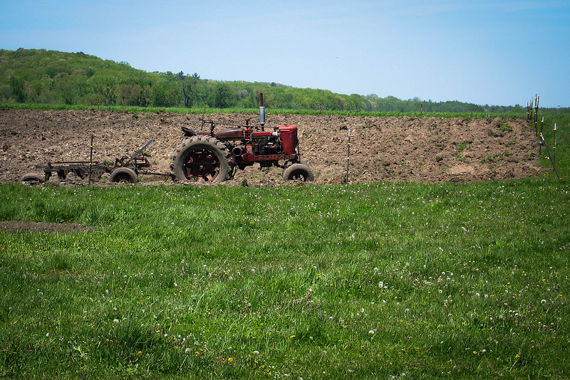 oldtractorinfarmfield