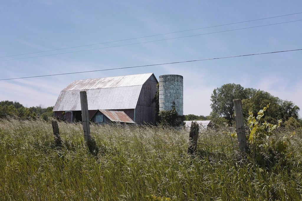 barn-in-sun-x100s