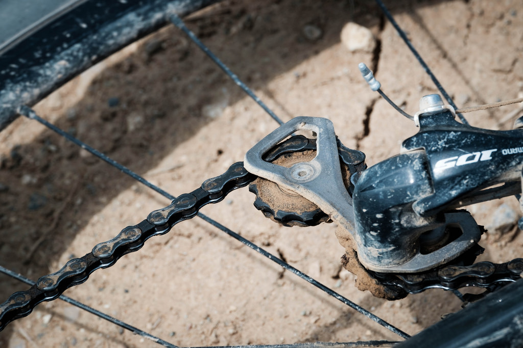 rear-derailleur-dust