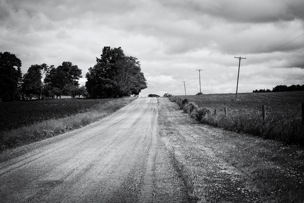 dirt-road-hill-black-white