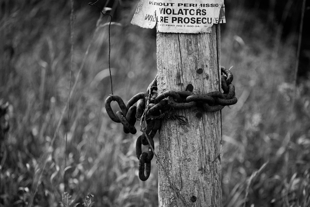 chain-no-trespassing