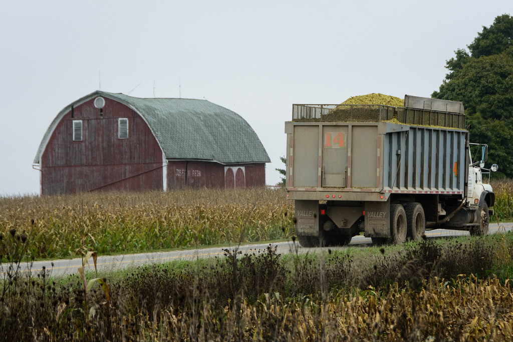 corn-truck_barn